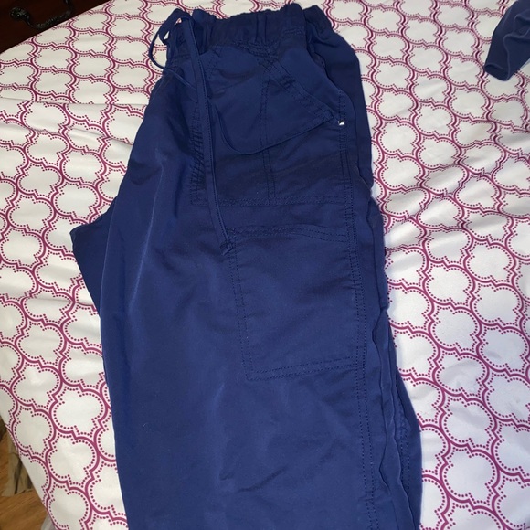 Navy work scrubs - Picture 4 of 7